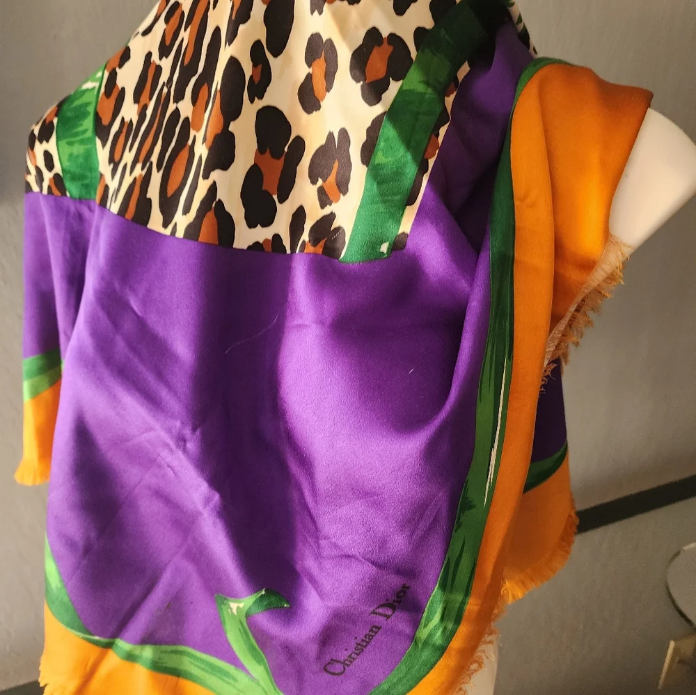 Silk Silk Baby~ Christian Dior Pop of Color!🐆 - Picture 8 of 8